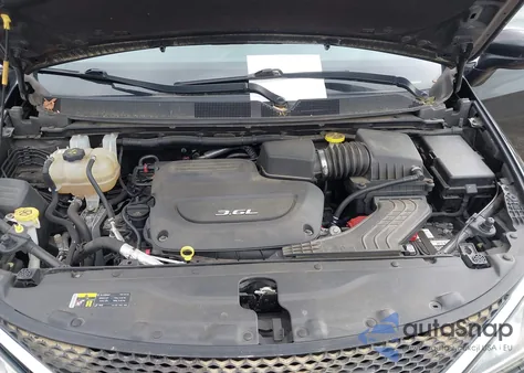 2017 Chrysler Pacifica Touring-L z USA, uszkodzony, nr VIN 2C4RC1BG1HR532891